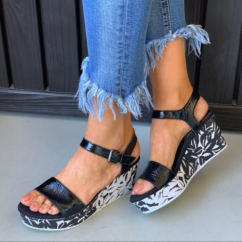 Patent Leather Floral Wedge Platform Sandal - Picture 4 of 6